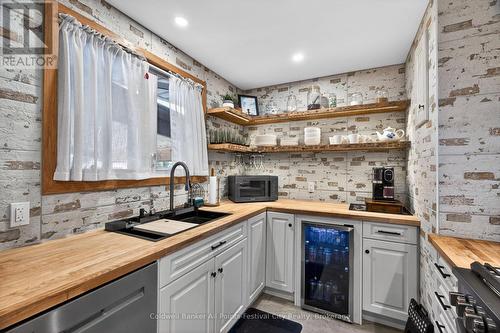 145 Suncoast Drive W, Goderich (Goderich (Town)), ON - Indoor Photo Showing Kitchen