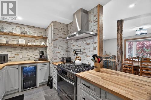 145 Suncoast Drive W, Goderich (Goderich (Town)), ON - Indoor Photo Showing Kitchen
