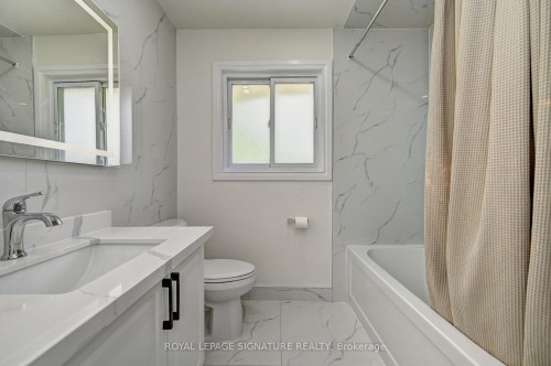 240 Stonybrook Drive, Kitchener, ON - Indoor Photo Showing Bathroom