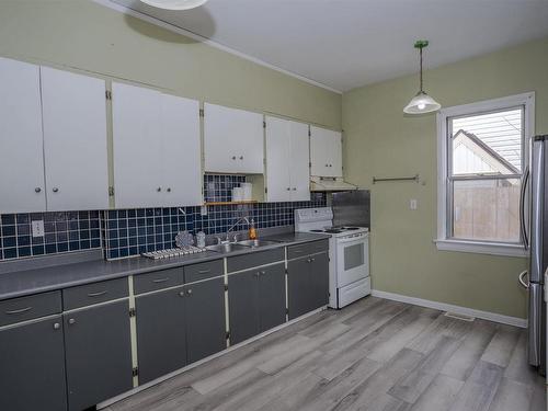 9 Ruttan, Thunder Bay, ON - Indoor Photo Showing Kitchen With Double Sink