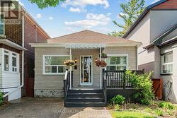 65 WALLINGTON AVENUE Toronto, ON M4C 2N2