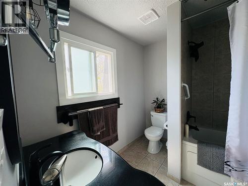 1230 Chaplin Street E, Swift Current, SK - Indoor
