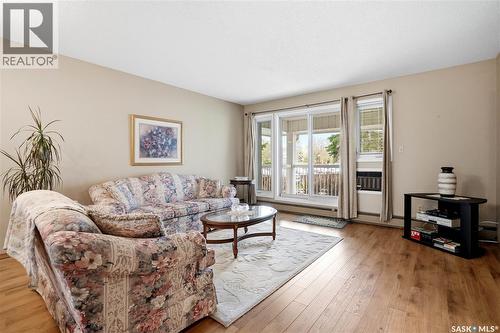 134 960 Assiniboine Avenue E, Regina, SK - Indoor Photo Showing Living Room