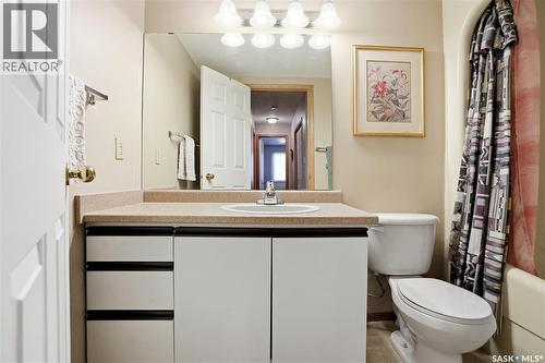134 960 Assiniboine Avenue E, Regina, SK - Indoor Photo Showing Bathroom