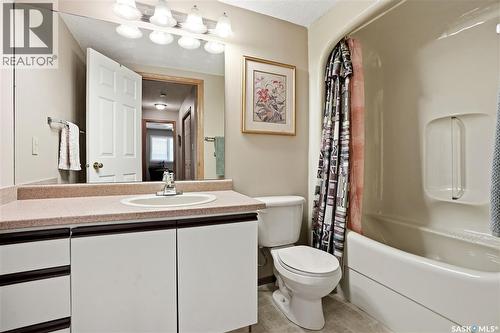 134 960 Assiniboine Avenue E, Regina, SK - Indoor Photo Showing Bathroom
