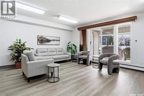 134 960 Assiniboine Avenue E, Regina, SK - Indoor Photo Showing Living Room