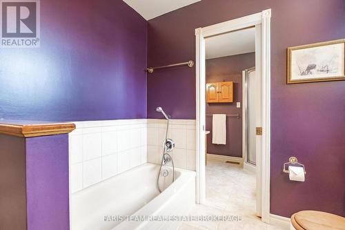 21 Pooles Road, Springwater, ON - Indoor Photo Showing Bathroom