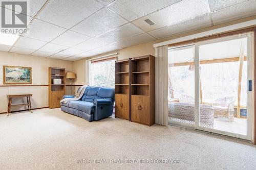 21 Pooles Road, Springwater, ON - Indoor