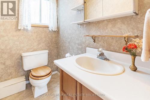 21 Pooles Road, Springwater, ON - Indoor Photo Showing Bathroom
