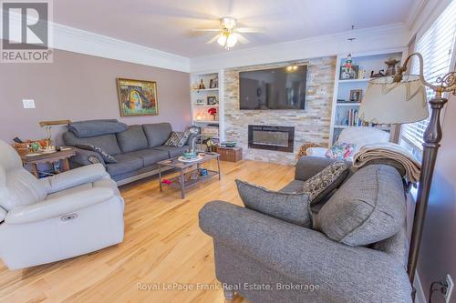 609 Brick Road, Selwyn, ON - Indoor Photo Showing Living Room With Fireplace