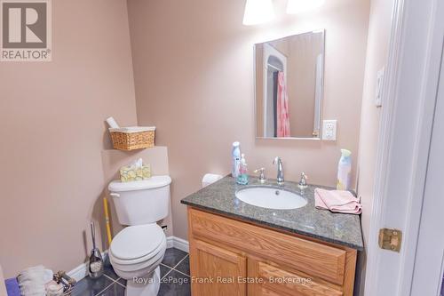 609 Brick Road, Selwyn, ON - Indoor Photo Showing Bathroom