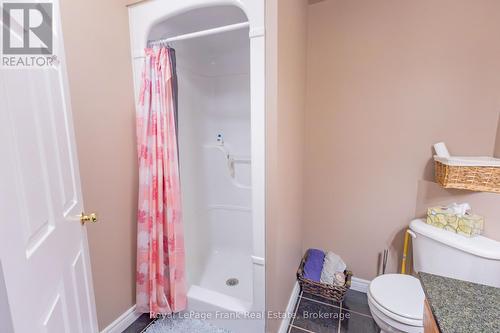 609 Brick Road, Selwyn, ON - Indoor Photo Showing Bathroom