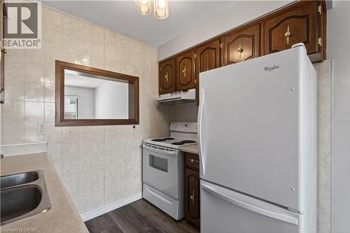 2700 Barton Street E Unit# 31, Hamilton, ON - Indoor Photo Showing Kitchen With Double Sink