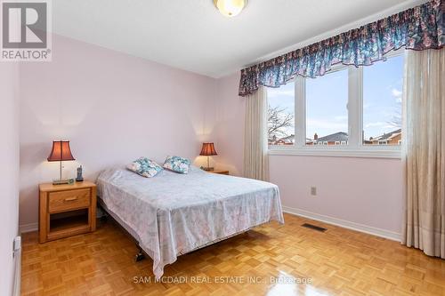 4461 Gladebrook Crescent, Mississauga, ON - Indoor Photo Showing Bedroom