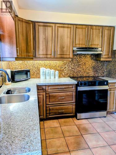 3430 Homark Drive, Mississauga, ON - Indoor Photo Showing Kitchen