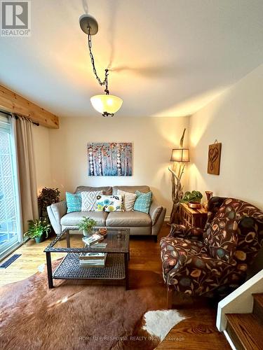 3430 Homark Drive, Mississauga, ON - Indoor Photo Showing Living Room