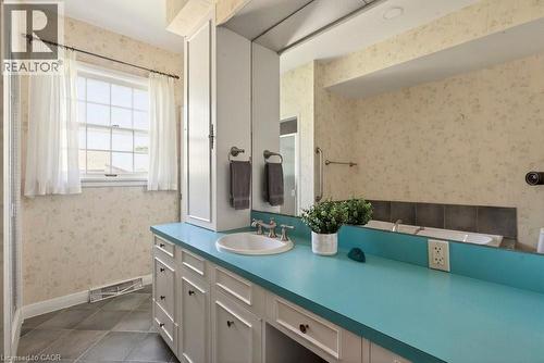 399 Hess Street S, Hamilton, ON - Indoor Photo Showing Bathroom