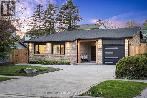 12 OREN BOULEVARD  Barrie, ON L4N 4M1