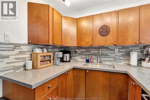 1260 Oak, Windsor, ON - Indoor Photo Showing Kitchen