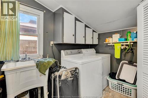 1260 Oak, Windsor, ON - Indoor Photo Showing Laundry Room