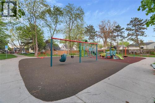 1260 Oak, Windsor, ON - Outdoor