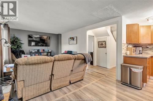 1260 Oak, Windsor, ON - Indoor Photo Showing Living Room