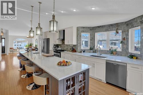 35 Marigold Crescent, Moose Jaw, SK - Indoor Photo Showing Kitchen With Upgraded Kitchen