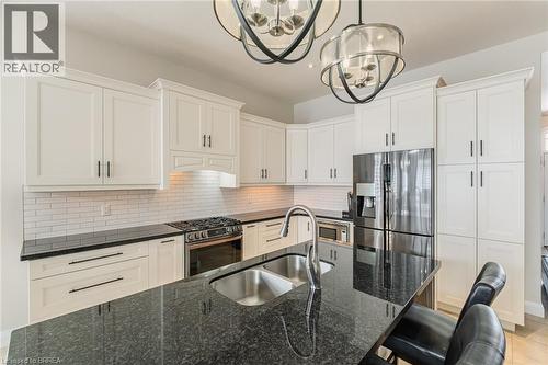 5 Moore Boulevard, Brantford, ON - Indoor Photo Showing Kitchen With Double Sink With Upgraded Kitchen