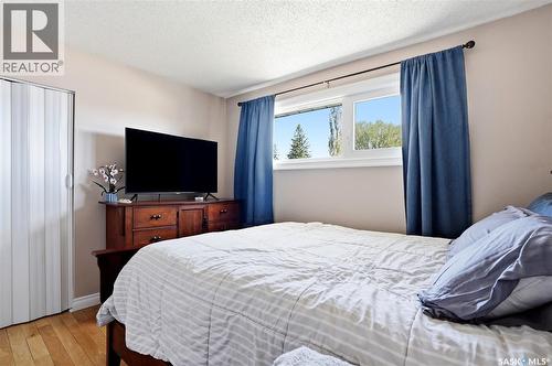 901 R Avenue N, Saskatoon, SK - Indoor Photo Showing Bedroom