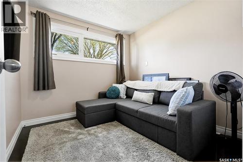 901 R Avenue N, Saskatoon, SK - Indoor