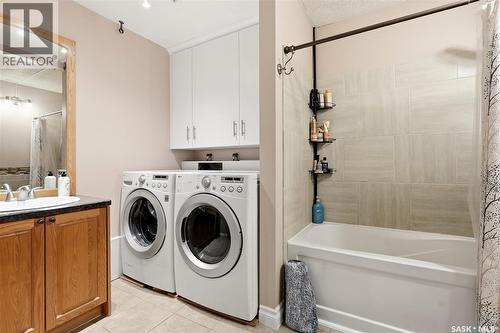 901 R Avenue N, Saskatoon, SK - Indoor Photo Showing Laundry Room