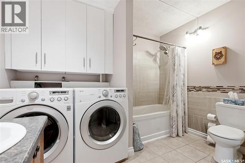 901 R Avenue N, Saskatoon, SK - Indoor Photo Showing Laundry Room