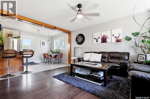 901 R Avenue N, Saskatoon, SK - Indoor Photo Showing Living Room