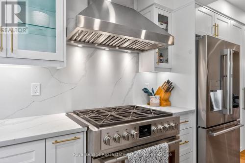 382 Nelles Road N, Grimsby, ON - Indoor Photo Showing Kitchen With Upgraded Kitchen