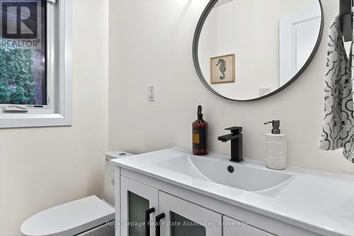 382 Nelles Road N, Grimsby, ON - Indoor Photo Showing Bathroom