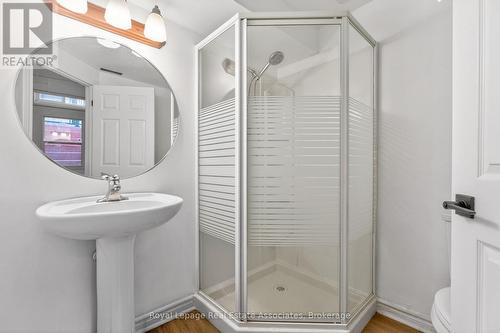 382 Nelles Road N, Grimsby, ON - Indoor Photo Showing Bathroom