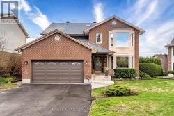 30 HUNTINGS END AVENUE  Ottawa, ON K2M 1R3
