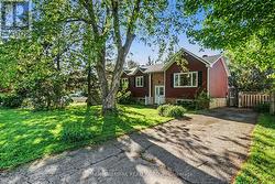 Deep driveway for more parking - 