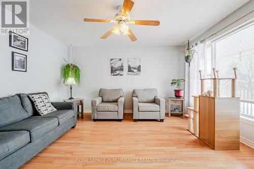 3301 Ross Avenue, Cornwall, ON - Indoor Photo Showing Living Room