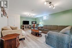 Spacious rec room for entertaining - 