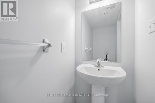 2496 Rosedrop Path, Oshawa, ON - Indoor Photo Showing Bathroom