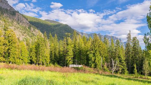 4852 48Th Street, Canyon, BC 