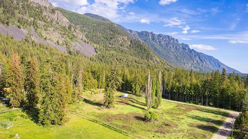 4852 48Th Street, Canyon, BC 