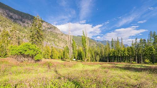 4852 48Th Street, Canyon, BC 