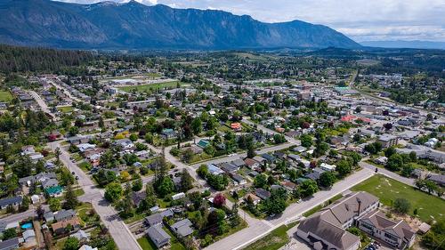 412 10Th Avenue, Creston, BC 