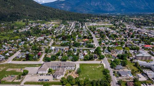 412 10Th Avenue, Creston, BC 
