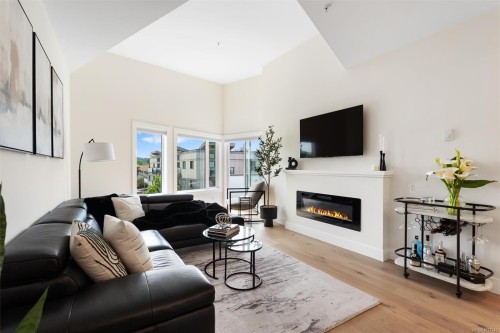 404-7098 Wallace Dr  Central Saanich, BC V8M 1N5