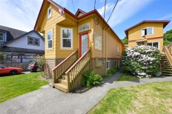 1620 Camosun St Victoria, BC V8T 3E6
