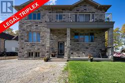 30 INDIANOLA CRESCENT  Wasaga Beach, ON L9Z 2W3