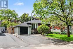 1456 LEPAGE AVENUE  Ottawa, ON K1Z 8C9
